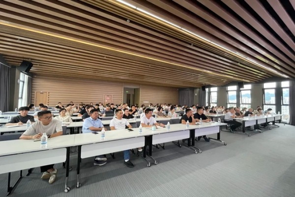 強(qiáng)化公司稅務(wù)、法務(wù)建設(shè) 增強(qiáng)風(fēng)險(xiǎn)防控能力 —浙江中立建設(shè)有限公司開展稅務(wù)和法務(wù)培訓(xùn)會